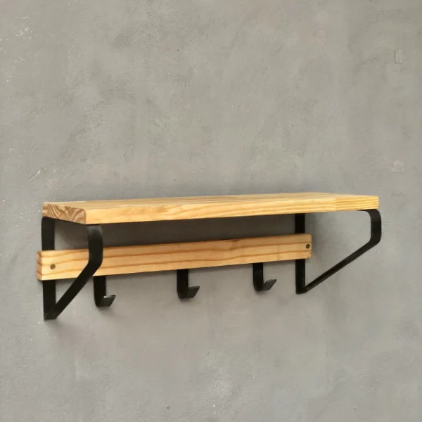 KRAYOG Iporá Wooden Wall Shelf with Hooks – Iron Frame, Pine Finish (50x20 cm)